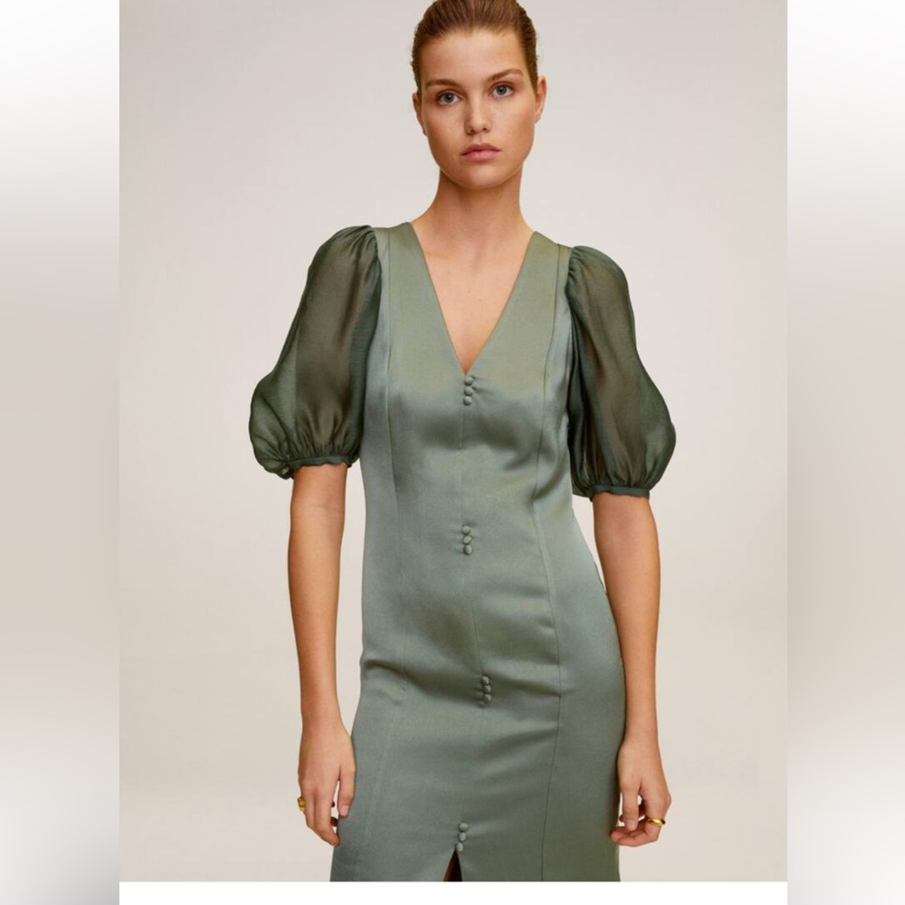 Brand new Puffed sleeves dress size 6